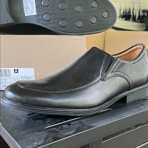 Elegant Black Leather Men's Slip-On Loafers